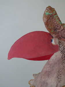 Vogels van keramiek met een humoristische noot. 