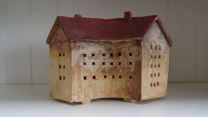 Diverse behuizingen in allerlei vormen en modellen.