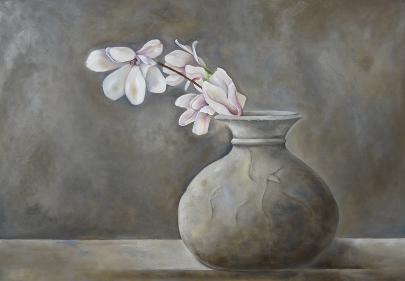 Oude pot met Magnolia