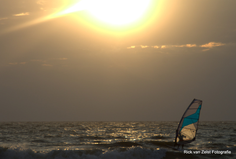 Sunset windsurfen