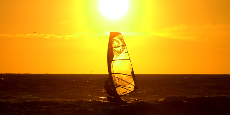 Sunset windsurfen