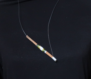 Wij werken graag met natuurlijke materialen en dagen onszelf uit om nieuwe mogelijkheden te onderzoeken. Maar hoe vang je een landschap? Helena Hartholt van zelfsprekend.nu maakt foto's van de natuur en bewerkt deze in een geheel eigen stijl. Fragmenten van die foto's verwerken wij in sieraden. 