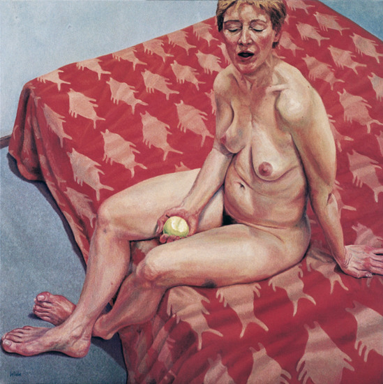 Zittende vrouw met appel