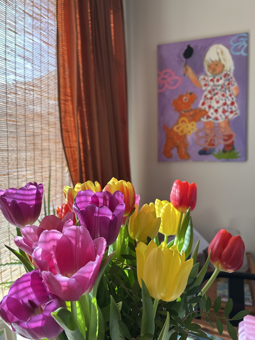 Bloemen en een schilderij 