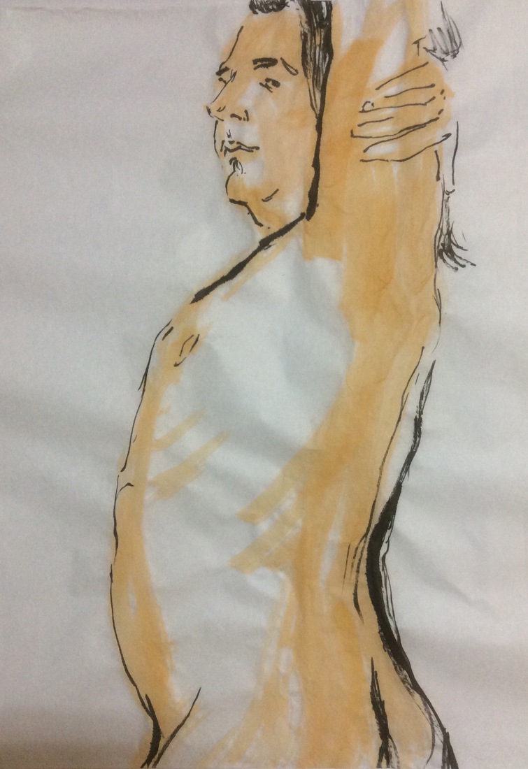 Schalks kijkende man