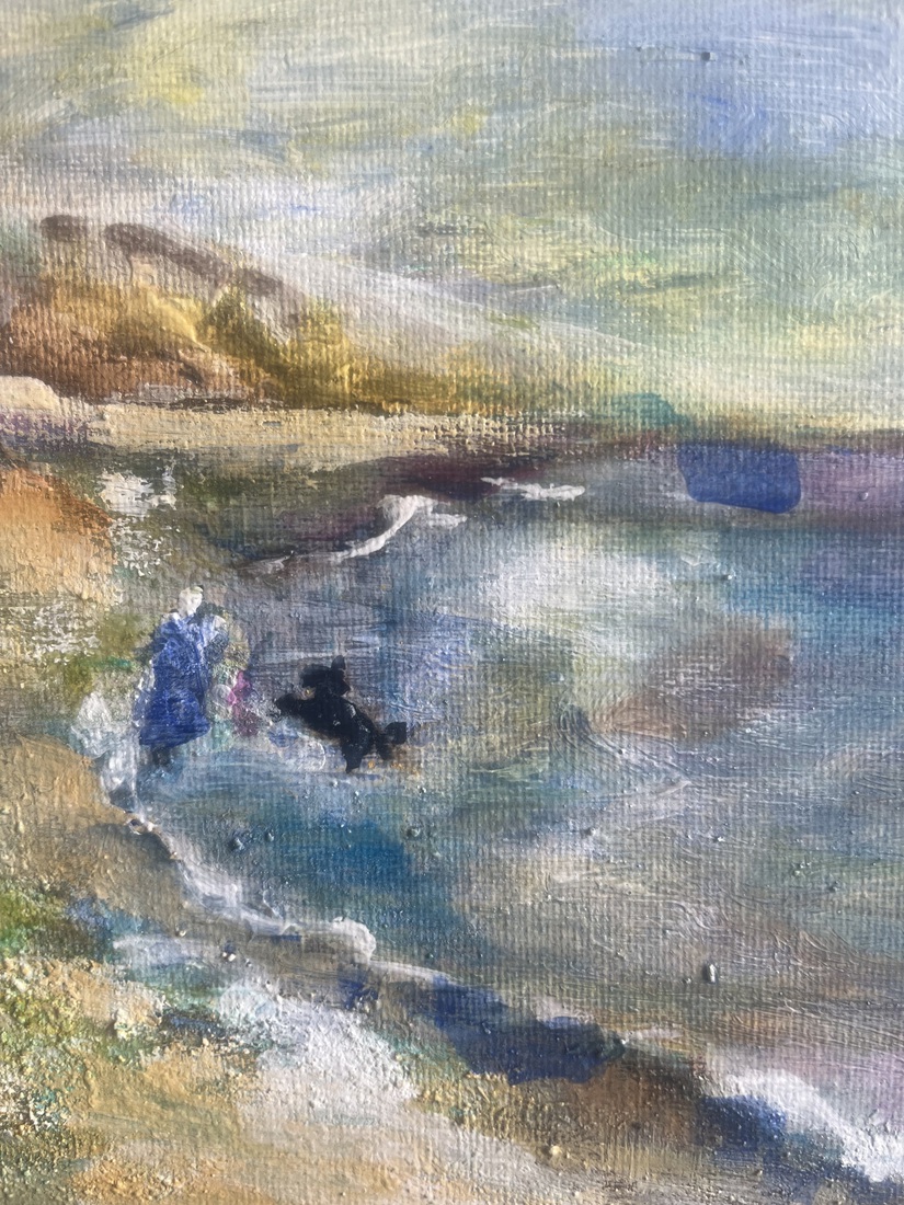 Vrouw met hond op het strand 