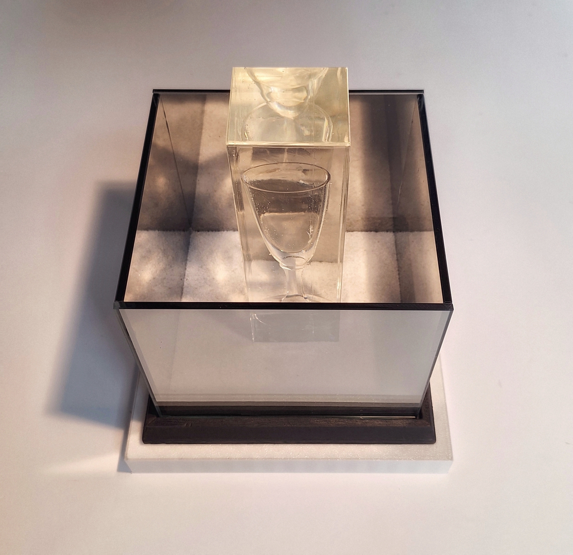 The silent spectacle of the self