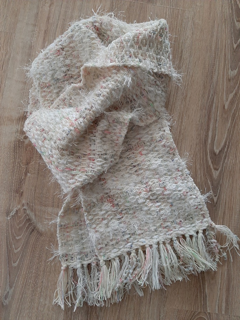 gebroken witte sjaal