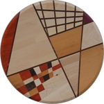 ik laat U hier een aantal werken zien die zijn samengesteld uit verschillende houtsoorten. op die manier kan ik verschillende effecten bereiken, zoals de 'gestapelde kubussen', werken die lijken op kunstwerken uit de periode van 'De Stijl'