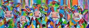 Koeien in een kleurrijke setting op het doek geschilderd. Figuratieve abstracte kunstwerkjes waarin de koeien de hoofdrol vertolken .