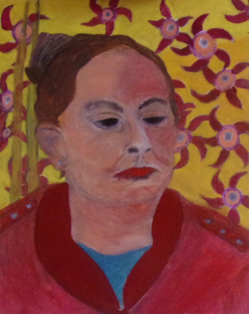 Rood model met bloemen