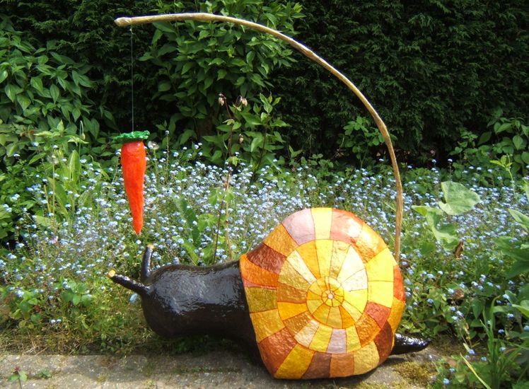 Huisjesslak met Wortelbonus, tuinbeeld