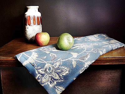 Appels op het tafelsprei