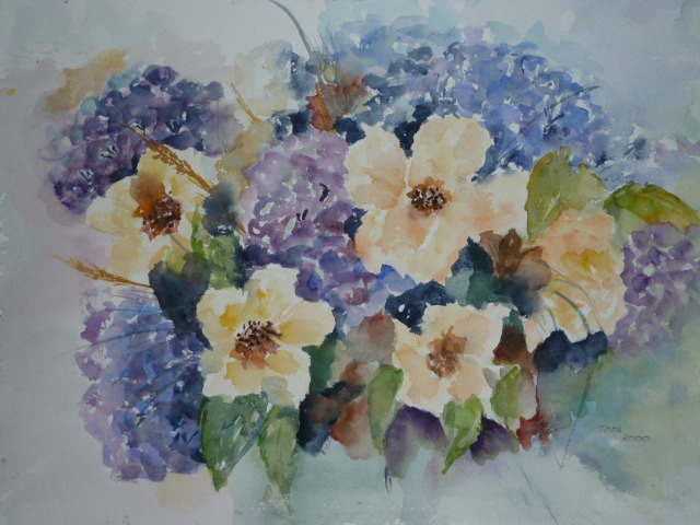 blauwe hortensia's en gele rozen