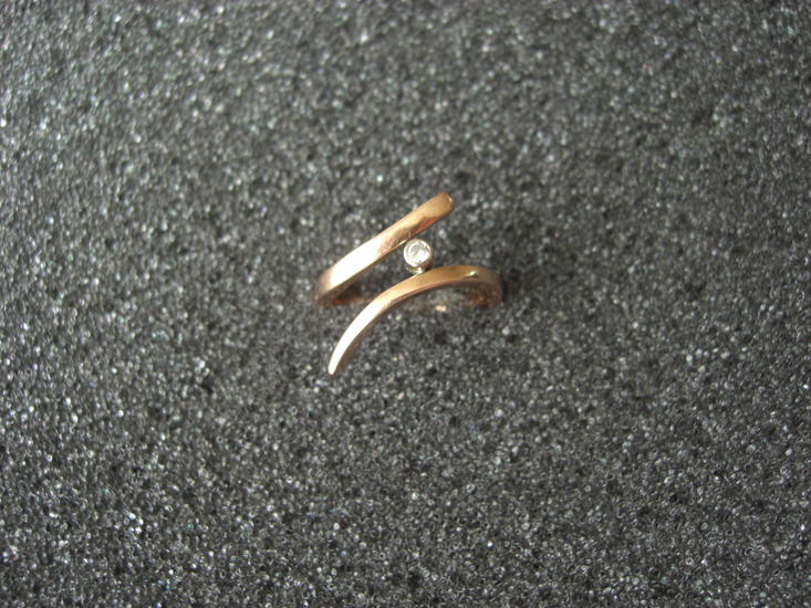 smeedring roodgoud met diamant