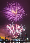 Vuurwerk tijdens Pinksterfeesten in Delfzijl.