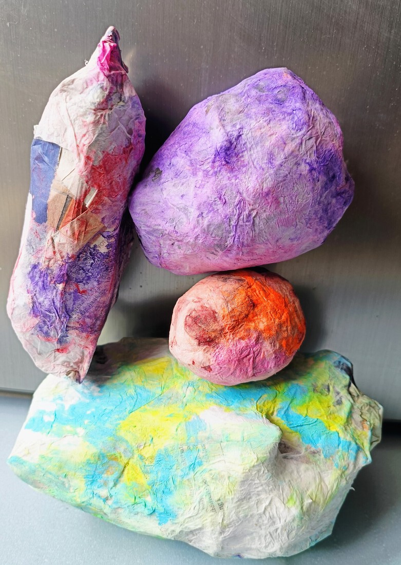 3D object van gestapelde (edel)stenen 