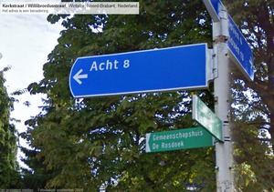 Een serie kunstwerken die niet altijd foto en ook geen schilderijen zijn, maar puur artistieke experimenten. Gedachten experimenten uit mijn eigen verbeelding. De zichtbaarheid en aanwezigheid van de lijsten is in deze serie essentieel.