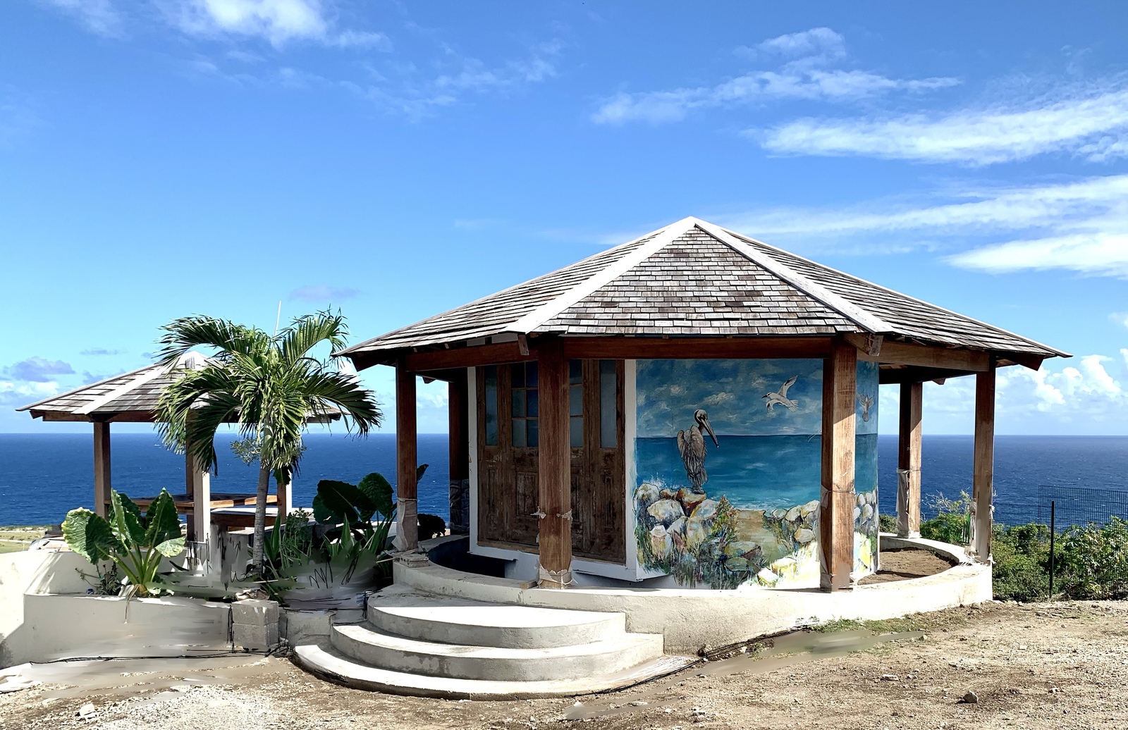 Round building with an Mural all around on St Eustatius