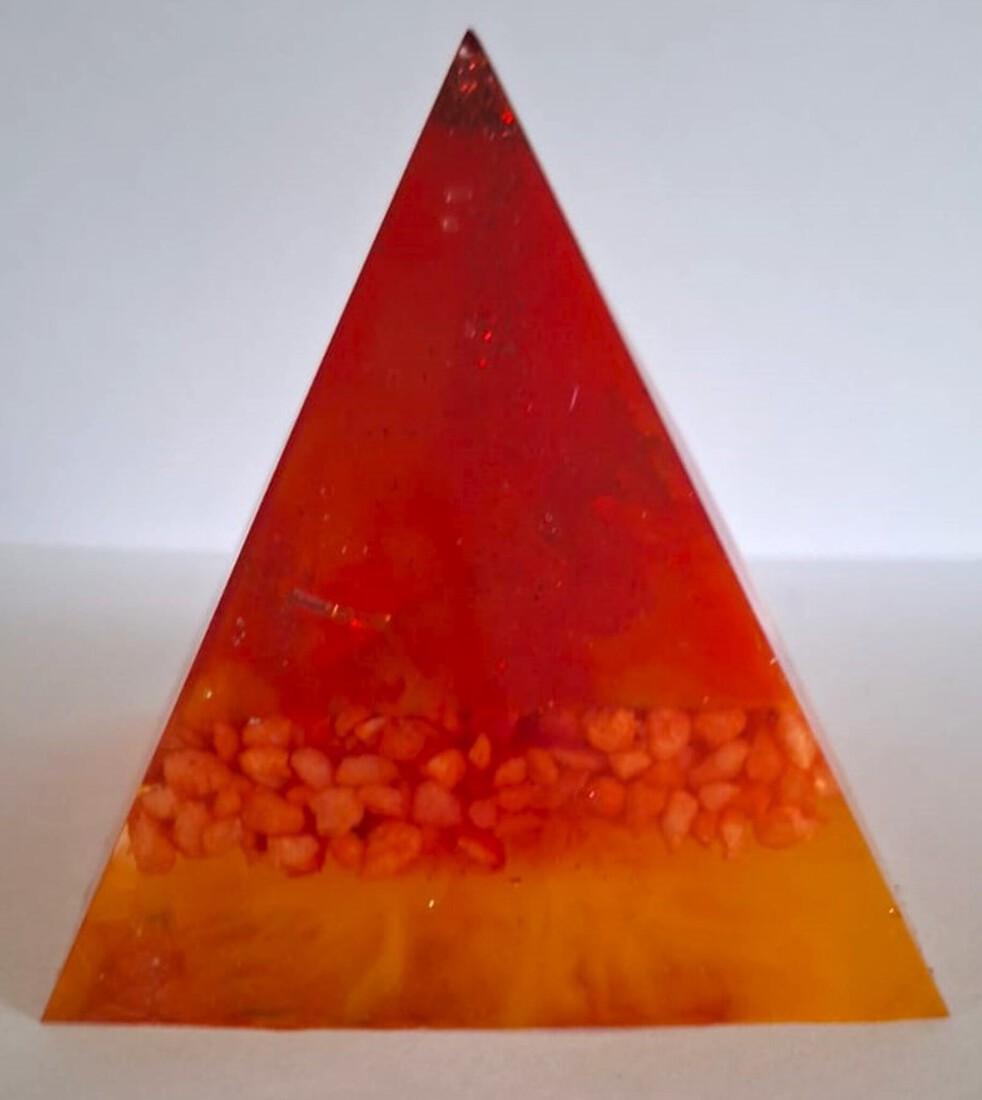 Orgonite / piramide rood oranje geel