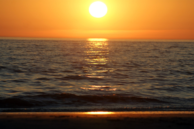 Zonsondergang aan zee