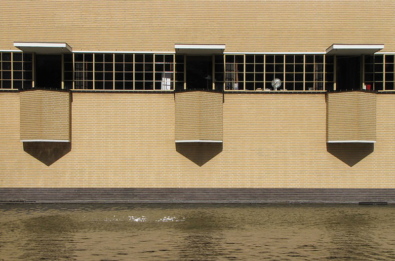 RAADHUIS IN HILVERSUM