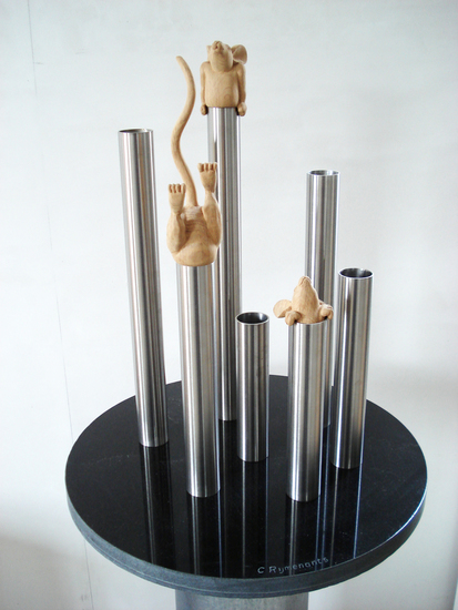 sculptuur inox en hout spelende muizen