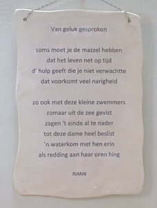 Mijn oeuvre bestaat uit de combinaties van schilderijen in olieverf, beelden en objecten van keramiek en poëzie, waarbij ik in rubrieken werk. 
De werken staan op zichzelf maar worden in exposities veelal in 'drieluiken' getoond. 
In deze groep ziet u een overzicht met uit iedere rubriek een poëzie-tegel. 

