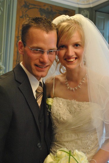 Samen op de foto bij Burgelijk Huwelijk.