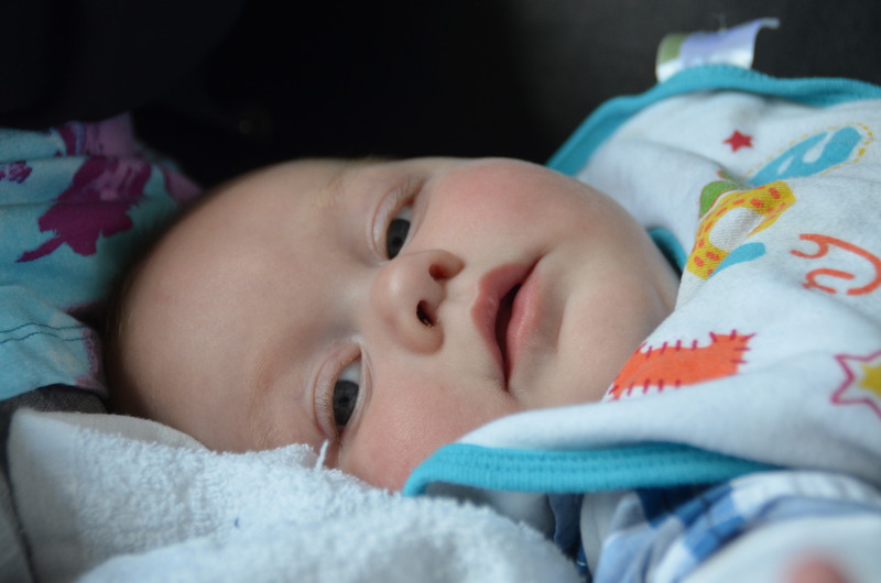 Languit lig ik op de bank.