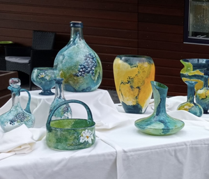 Beschilderde glazen vazen