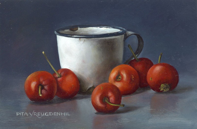 Stilleven met emaille bekertje en malusappeltjes