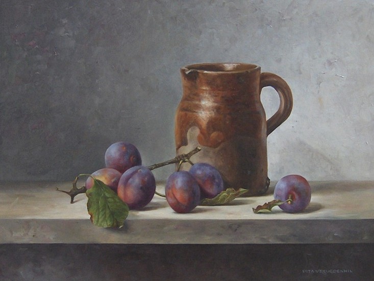 Stilleven met pruimen en aardewerk kannetje