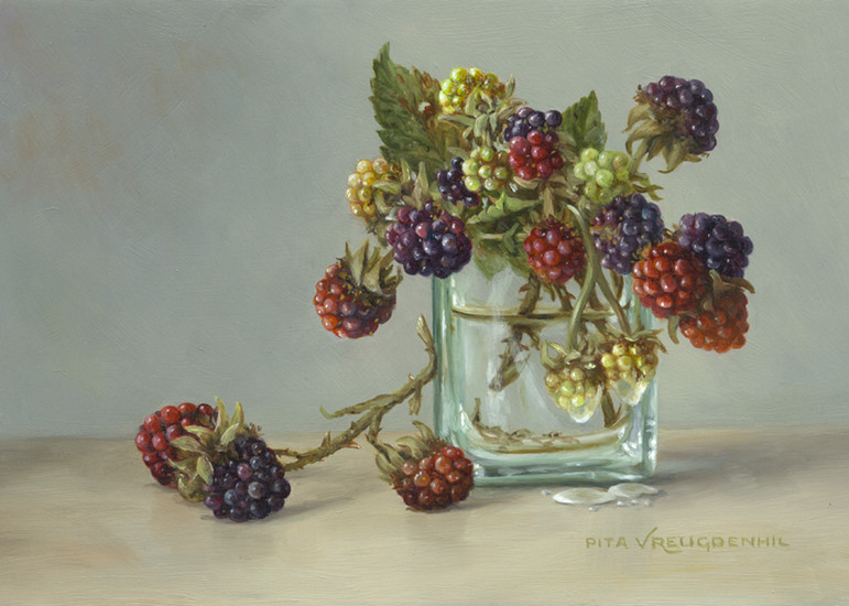 Stilleven met bramen in glazen kubus