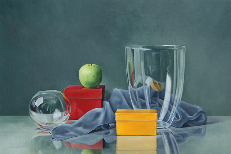 Stilleven met rood doosje en appel