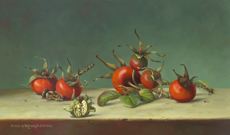 Stilleven met rozenbottels