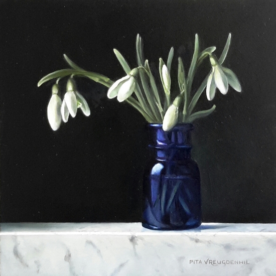 Sneeuwklokjes in blauw flesje