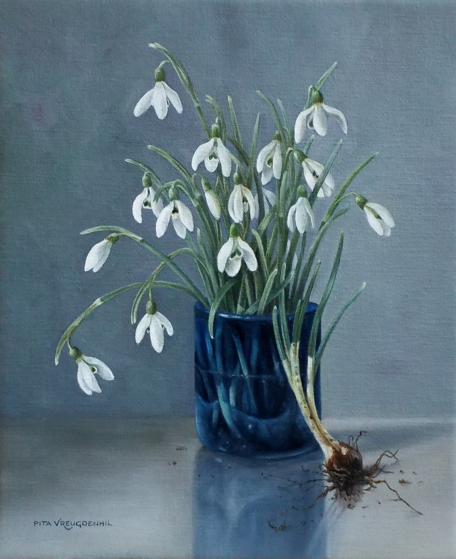 Sneeuwklokjes in blauw glas