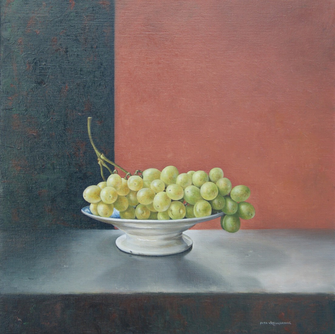 Witte druiven op een schaal