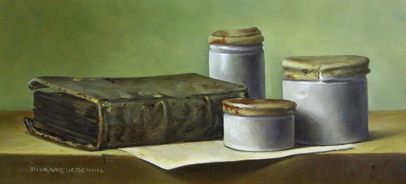 Stilleven met zalfpotjes en oud boek