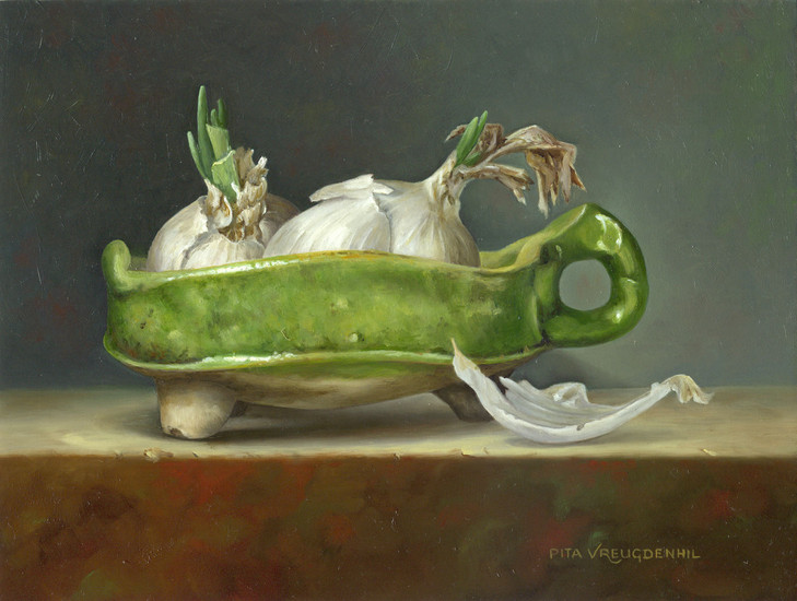 Stilleven met testje met witte uien