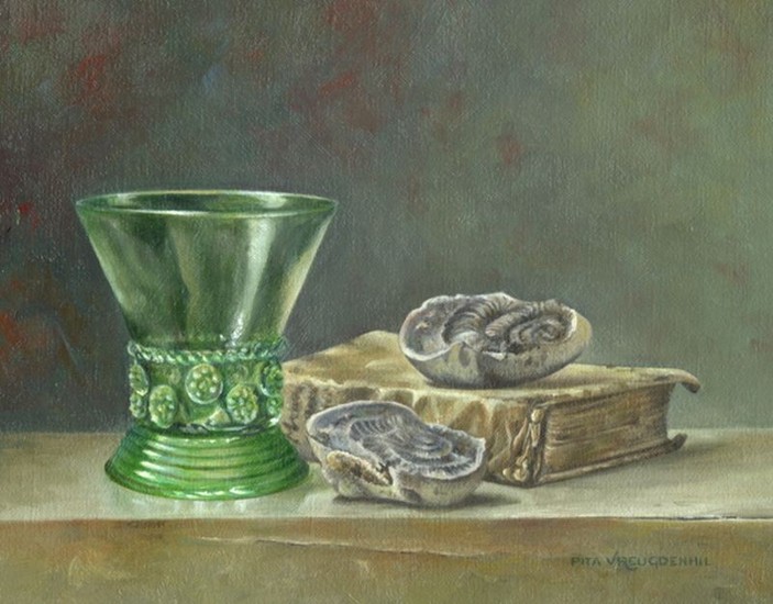 Stilleven met fossiel en Berkenmeier glas