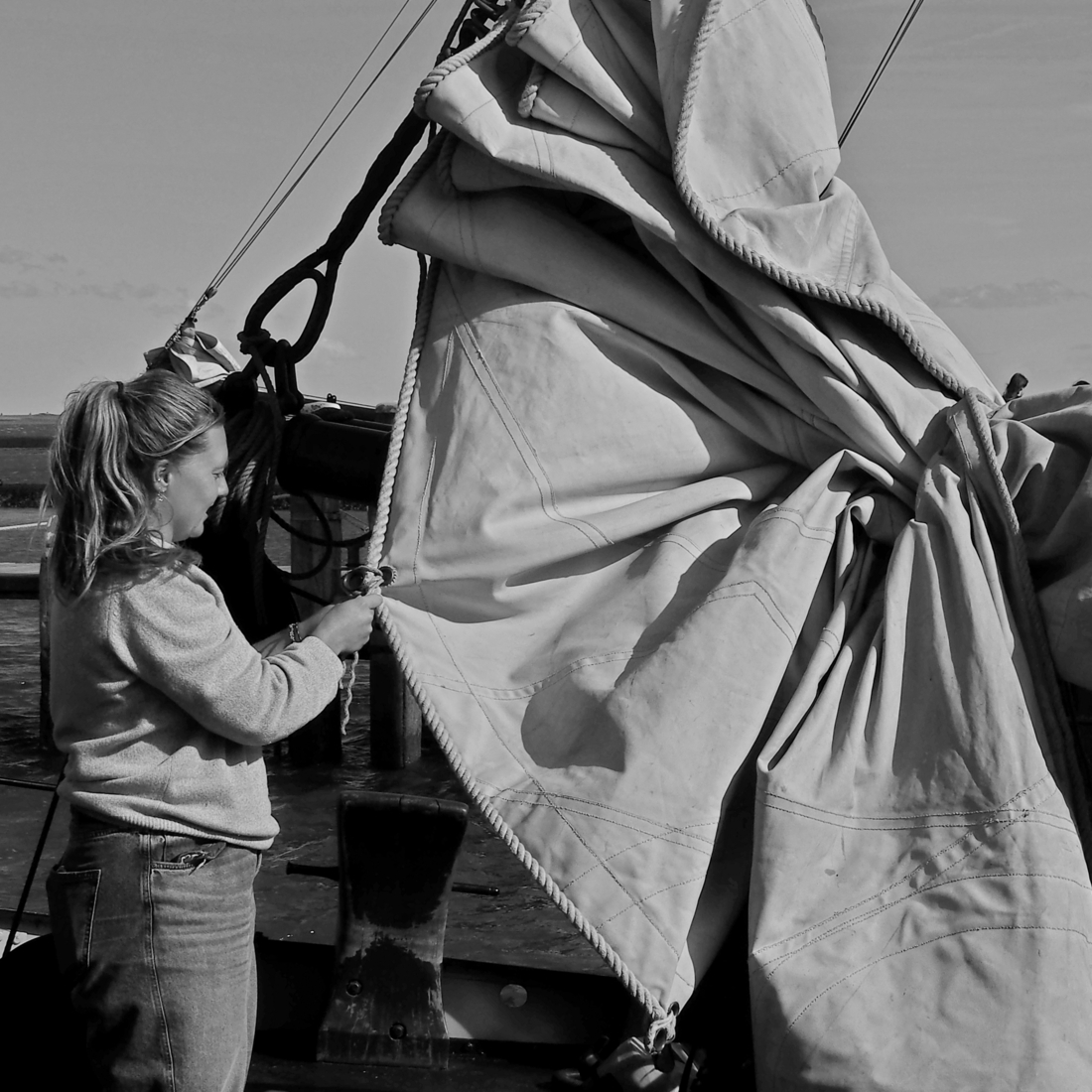 Vrouw met zeil