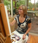 Mensen zijn mooi. Ik zal er nooit genoeg van krijgen om ze uit te beelden. Het liefst schilder ik naar model, als ondersteuning maak ik foto's en/of schetsen. Dit geldt ook voor dieren.