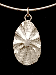 Jewelry with a strong organic look