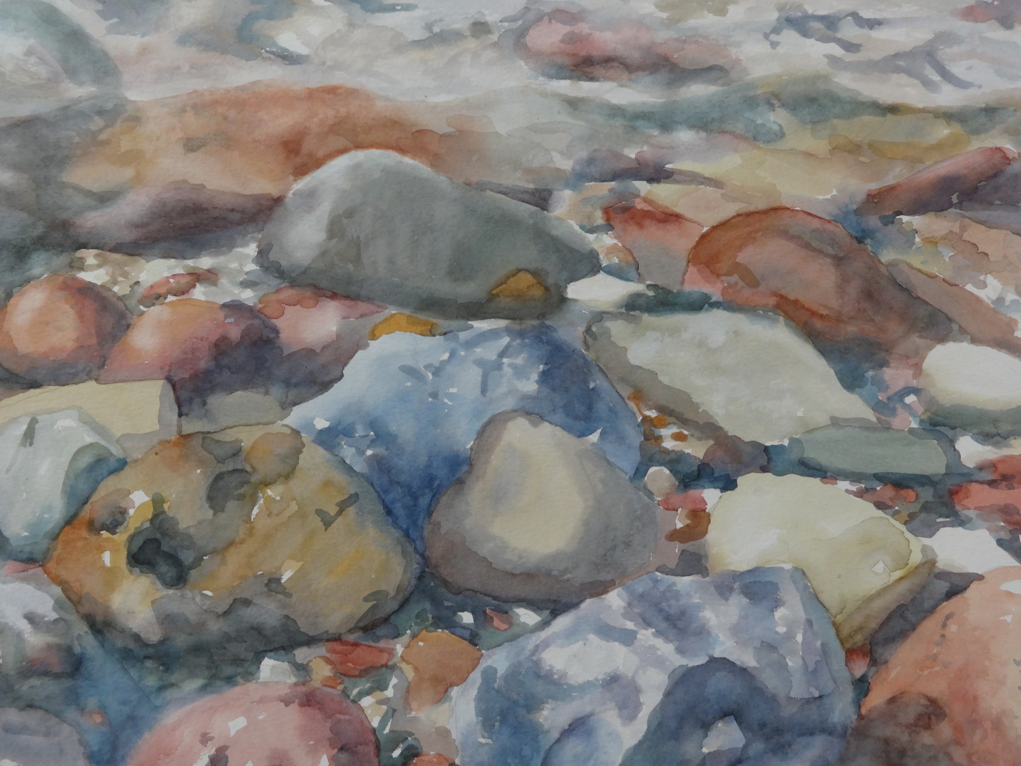 stenen op het strand aan de waterkant