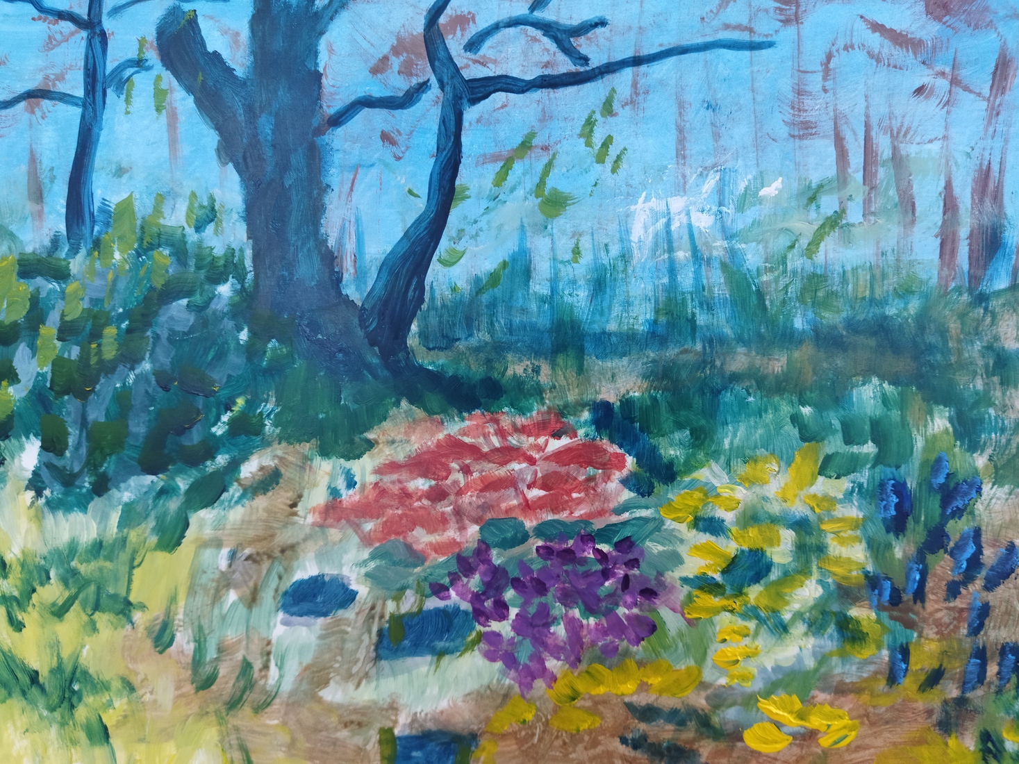 voorjaarsbloemen onder de bomen