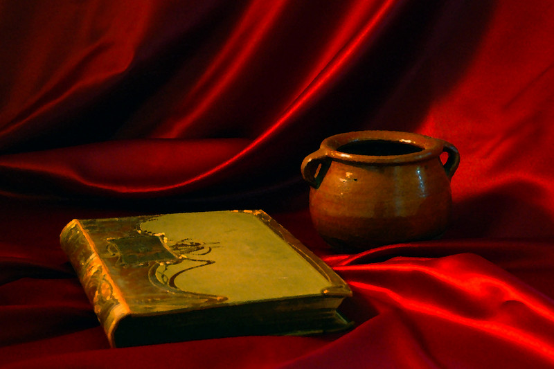 Boek en pot op rode zijde