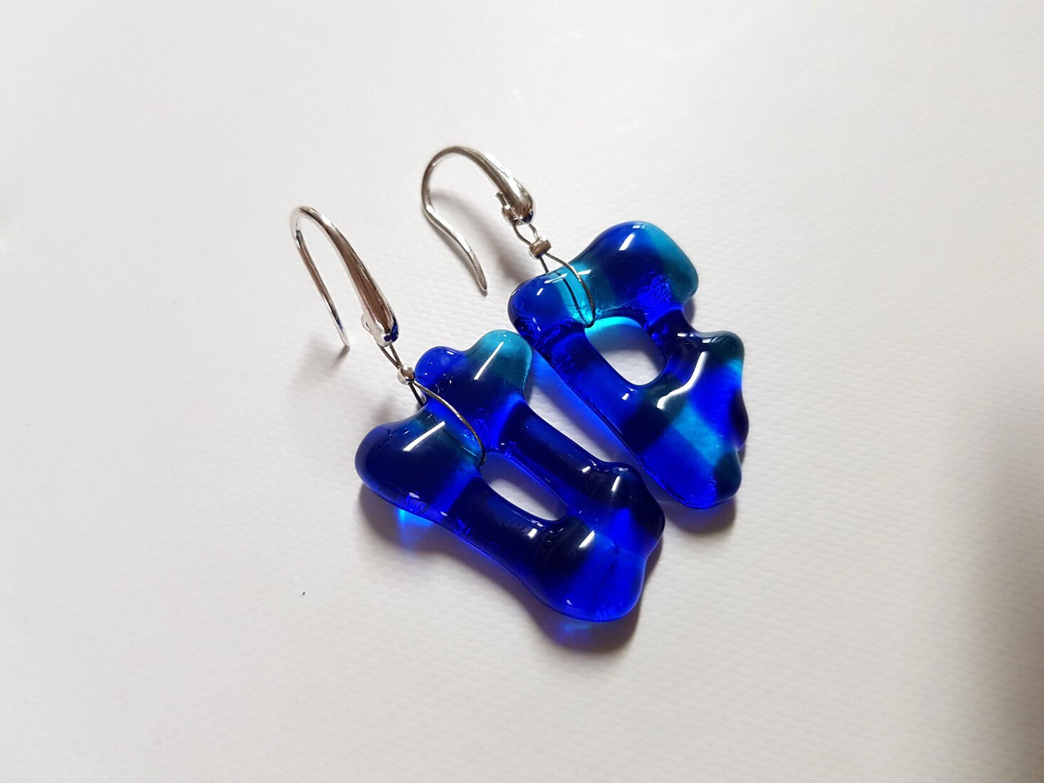 Konings-Blauwe glas oorbellen