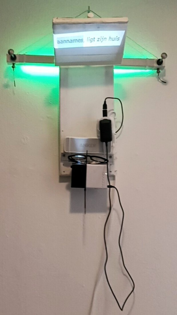 022 Video-installatie: Cartoons vanaf het kruis